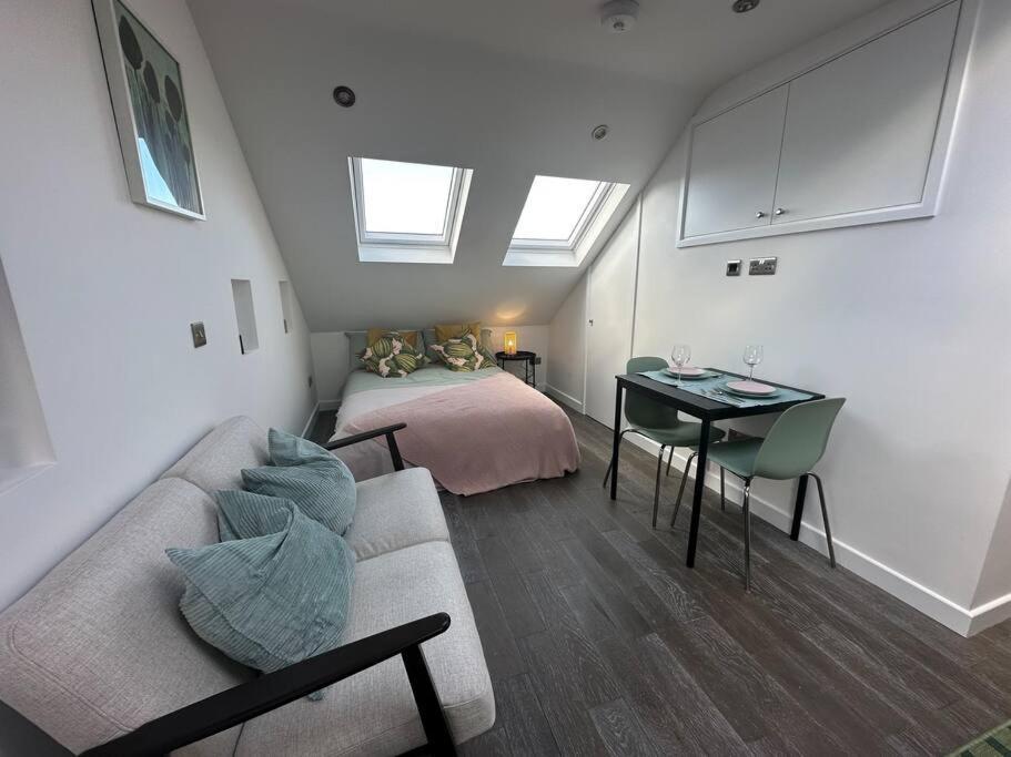 Lovely New Decor Studio - 4 The Southwell ลอนดอน ภายนอก รูปภาพ